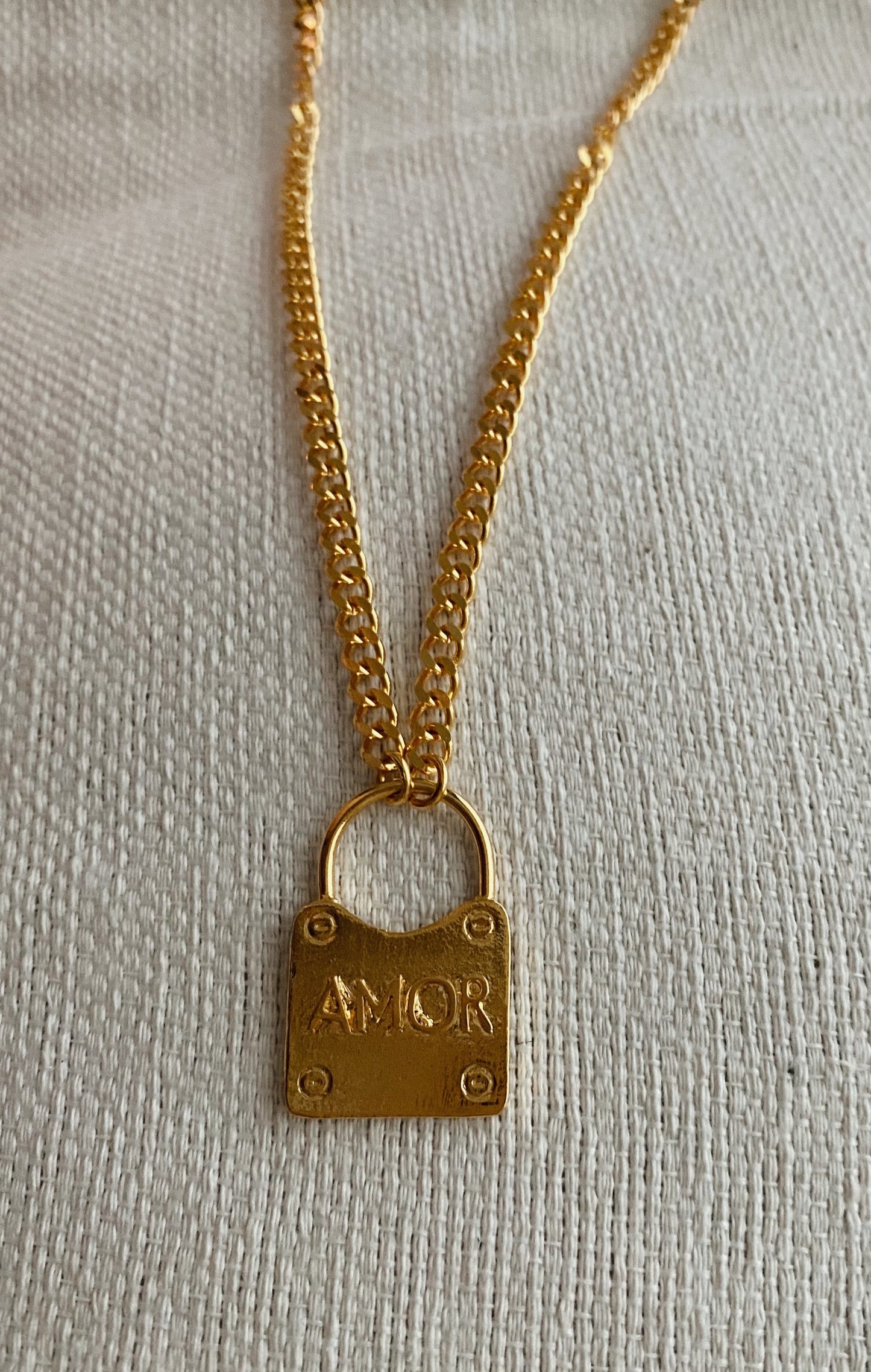 AMOR - Lock 🔒 down ♥️💫 - gold 24kt