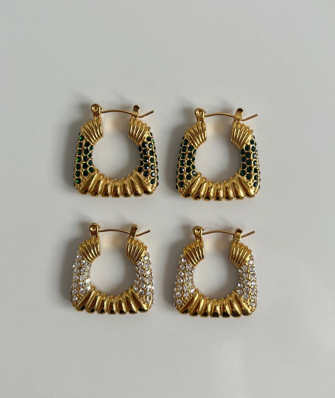 Cubic timeless hoops